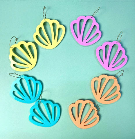 Shell Vibes All Year Round: Acrylic Hoop Earrings