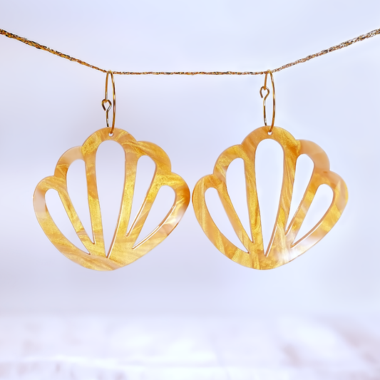 Scallop shell cutout hoop earrings (Marble gold)