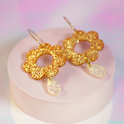 Resin flower drop earrings gold