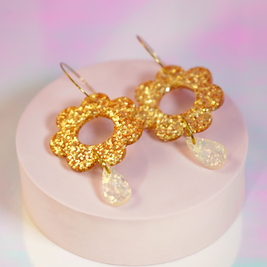 Resin flower drop earrings gold