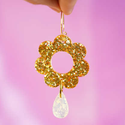 Resin flower drop earrings gold
