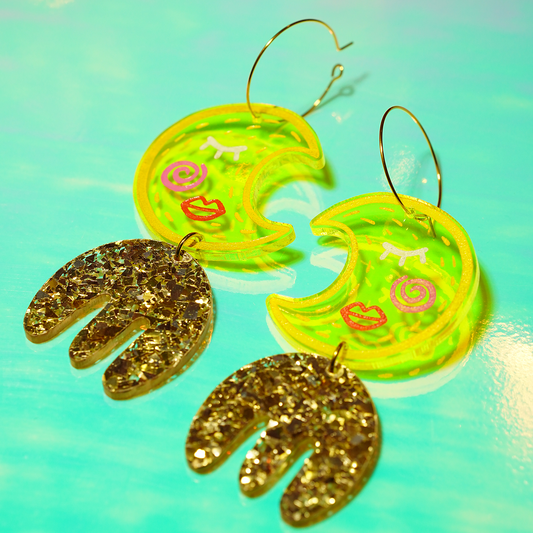 Sleepy moon acrylic earrings (gold)