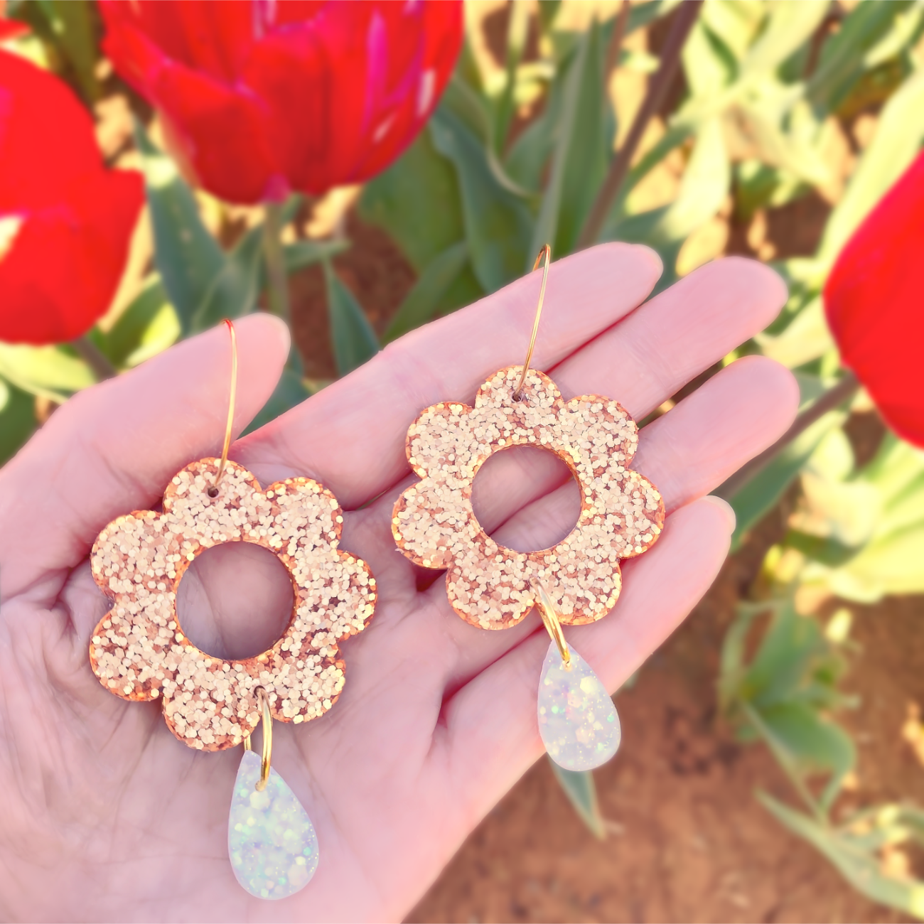 Resin flower drop earrings gold