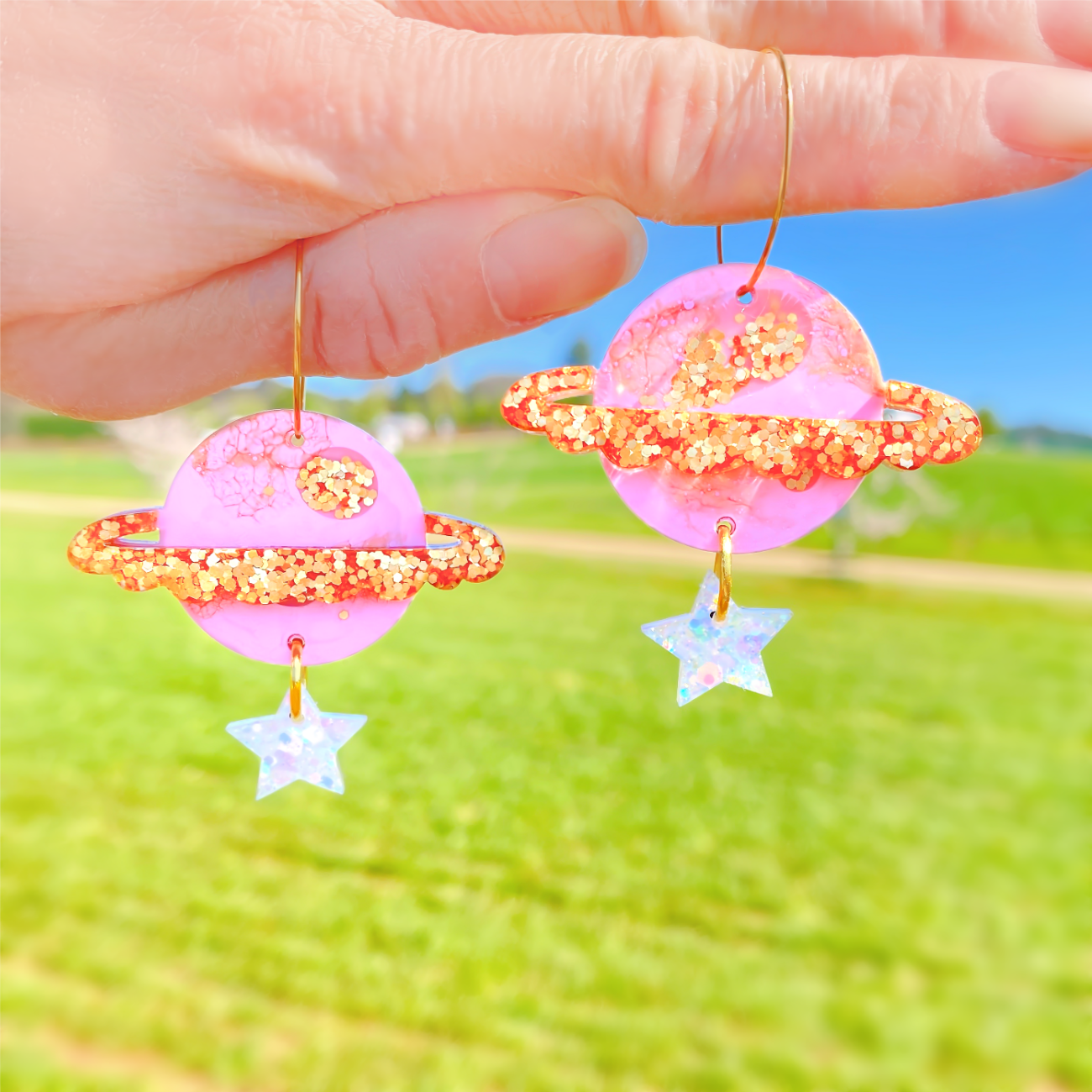 Resin glitter planet earrings Pink