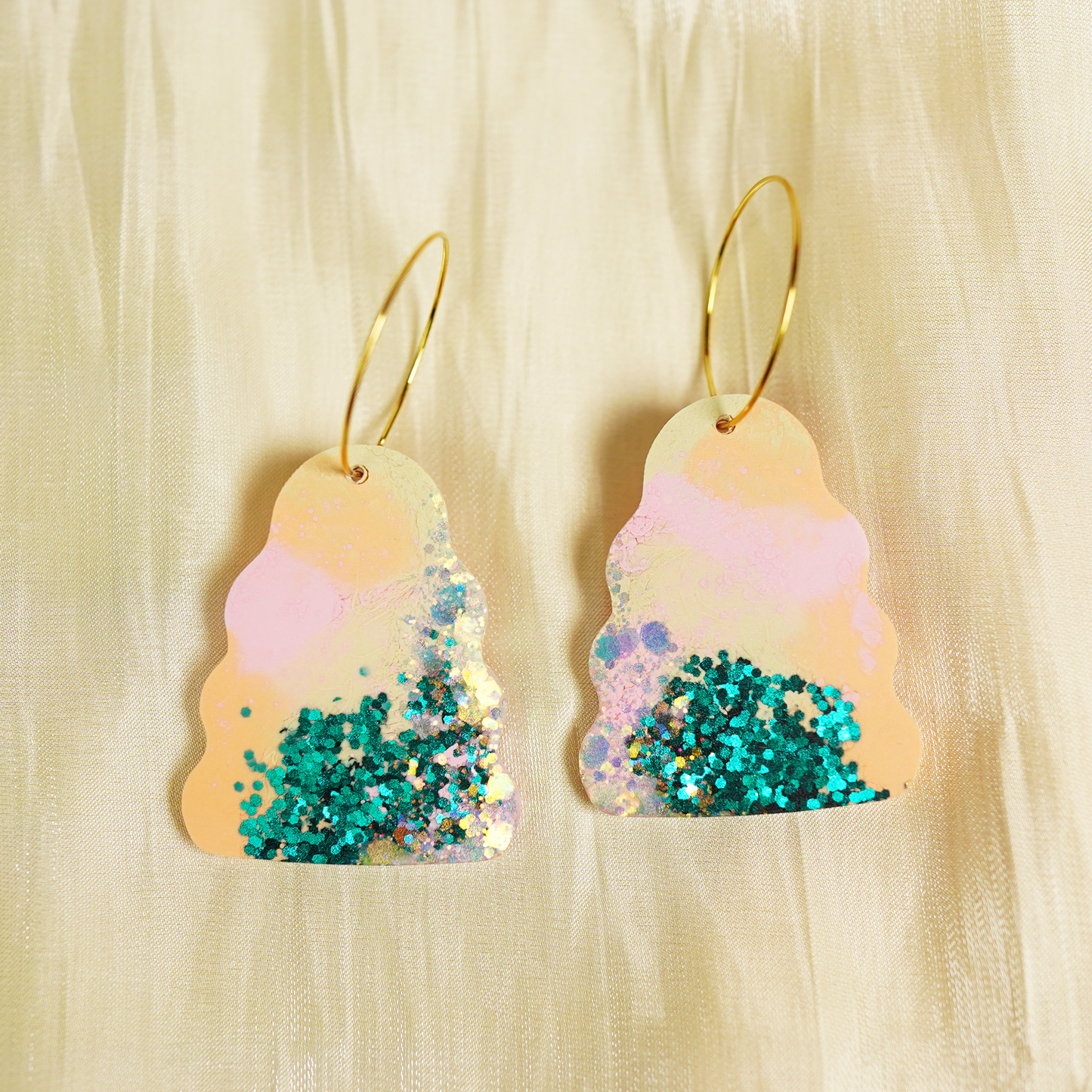 Resin Wavy Bella earrings