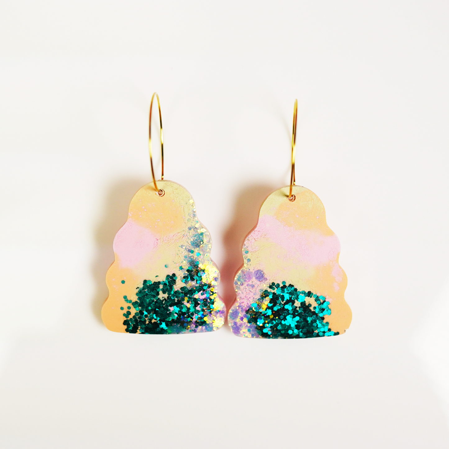 Resin Wavy Bella earrings