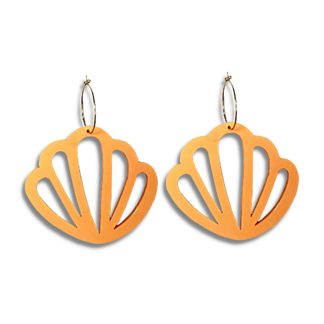 Scallop shell cutout hoop earrings (orange fizz)