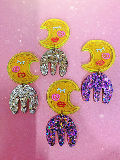 Sleepy moon acrylic earrings (gold)